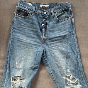 Levi’s Ribcage Straight Ankle Jeans – High Rise Distressed Light Wash – Size 29